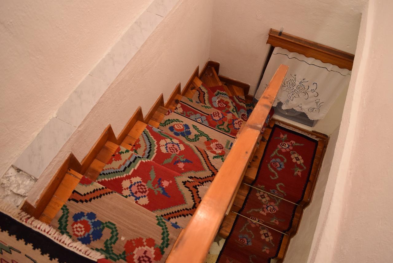 Guest House Salaria Gjirokastër Exteriör bild